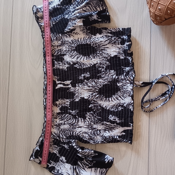 Women Creased Floral Printed Lace-Up Tube Crop Top Defined Waist Shorts Set - Picture 13 of 15